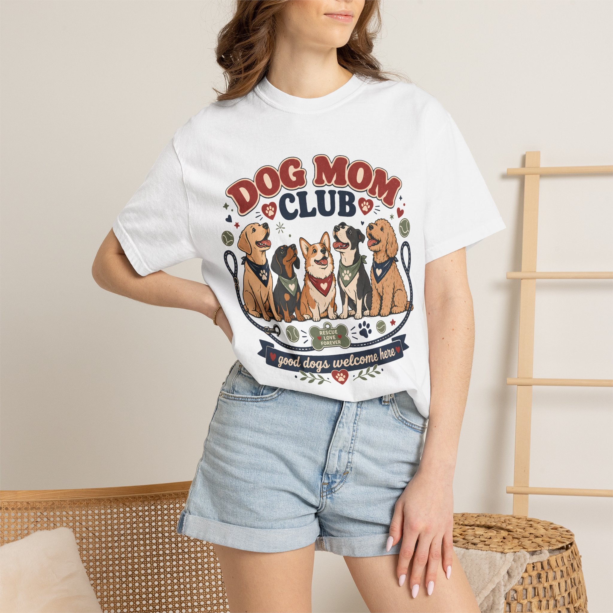 Dog Mom Club - Good Dogs Welcome Here Graphic Tee